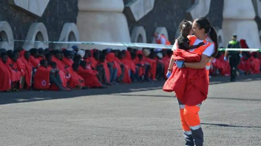 La Justicia suspende la orden del Gobierno canario que pedía a las ONG no acoger menores sin su autorización