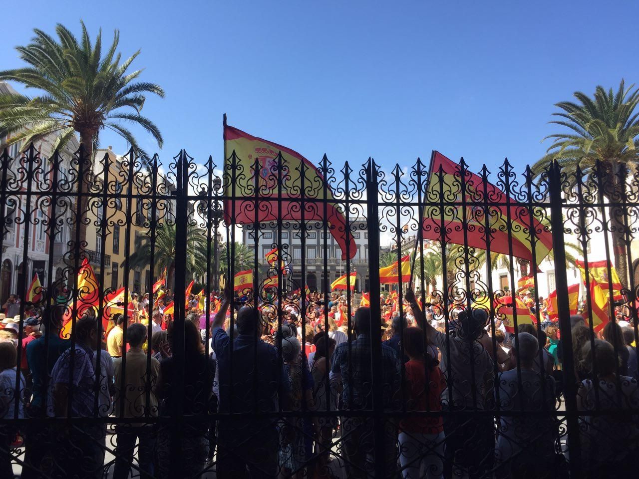 Concentración a favor de la unidad de España en Las Palmas de Gran Canaria