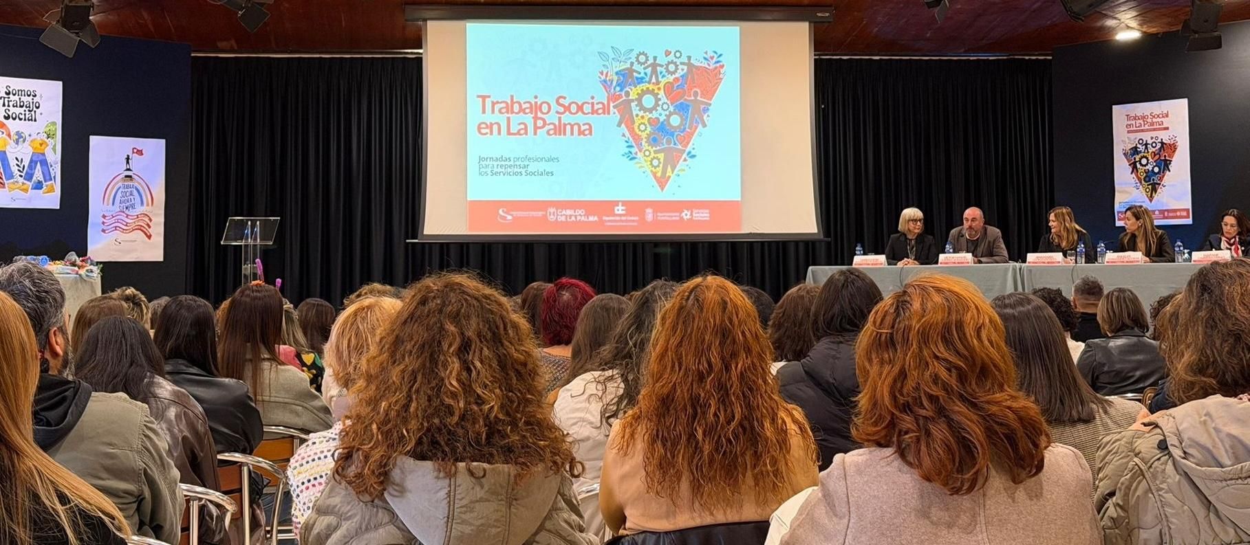 Los profesionales del Trabajo Social analizan en Puntallana el futuro de los servicios sociales en La Palma.