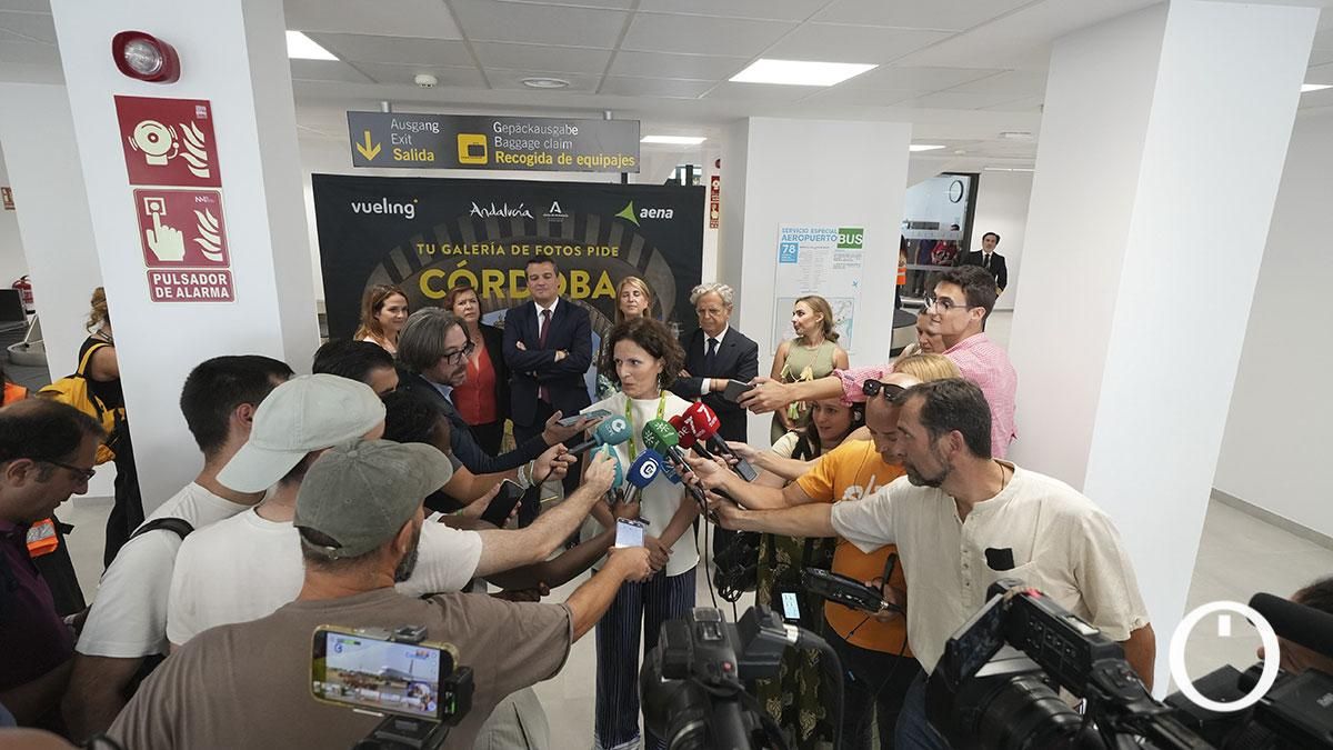Llegada al aeropuerto de Córdoba del primer vuelo de Vueling desde Barcelona