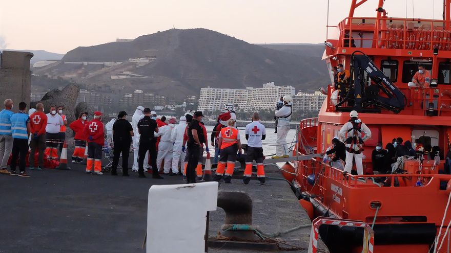 Rescatada una embarcación con 42 personas al sur de Gran Canaria