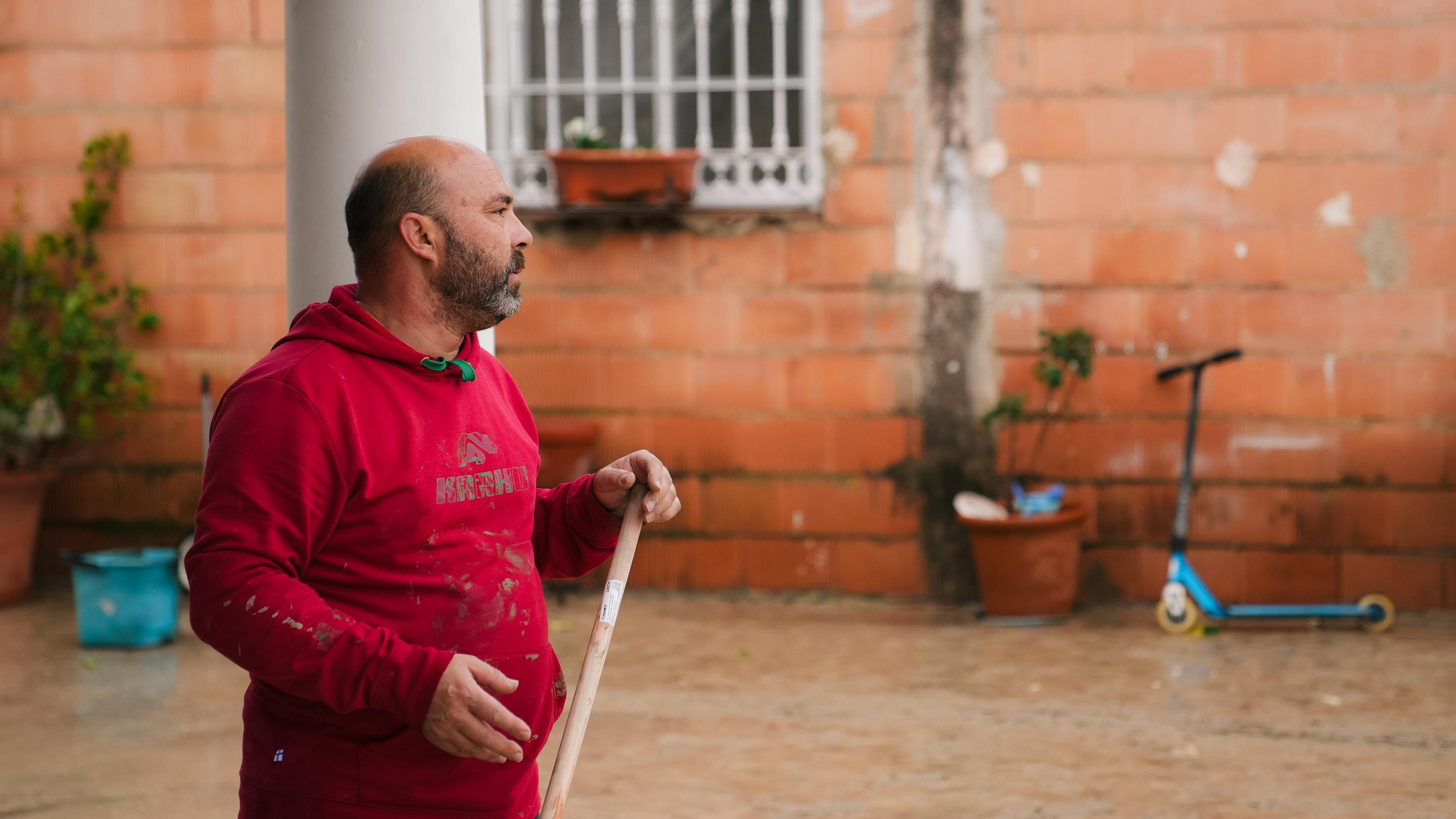 El lodo y el barro, dentro de las parcelas de las calles Perdiz y La Tórtola