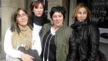 De izquierda a derecha: Carol Hernández, Gema Parra, Silvia del Moral y Pilar Rey, afectadas por el Essure.