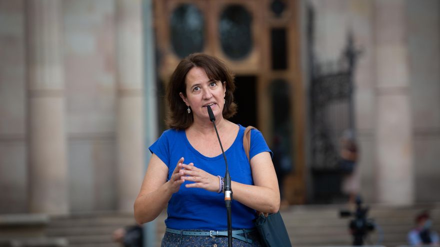 La presidenta de la ANC, Elisenda Paluzie, interviene ante los medios tras acompañar al conseller de Empresa y Trabajo de la Generalitat para declarar por presunta desobediencia, a 15 de septiembre de 2021, en Barcelona, Cataluña, (España). El conseller e