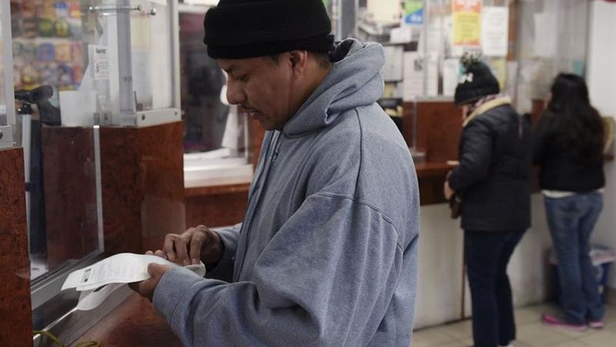 Los migrantes envían a sus países un 51 % más de dinero que hace diez años