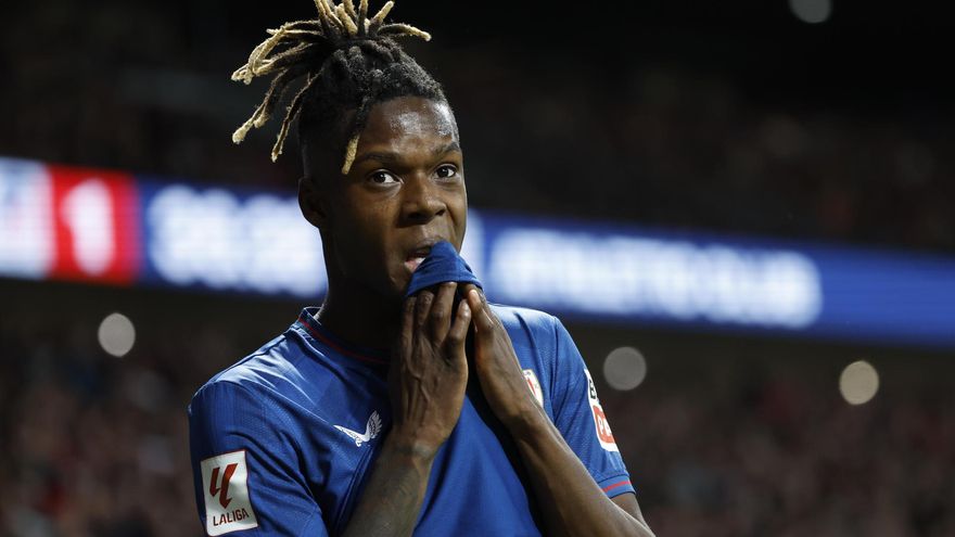 El centrocampista del Athletic Nico Williams, durante el partido de Liga en Primera División que Atlético de Madrid y Athletic Club disputan este sábado en el estadio Metropolitano.