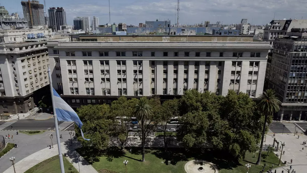 Otra reforma tributaria es posible: a quién bajar impuestos y a quién subirle para crecer y redistribuir.
