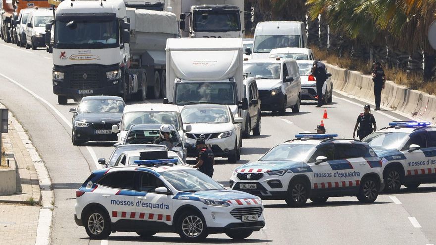 La operación "Jaula" de los Mossos para localizar a Puigdemont provoca retenciones viarias