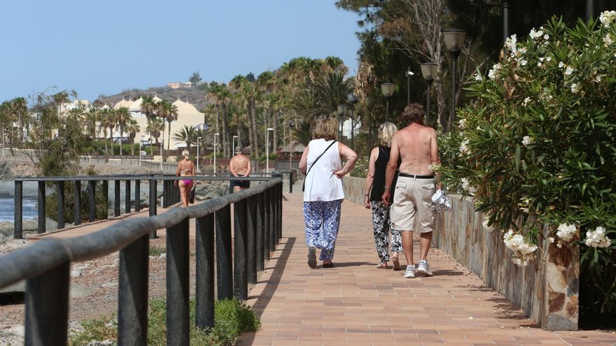 Turistas en Bahía Feliz. (ALEJANDRO RAMOS)