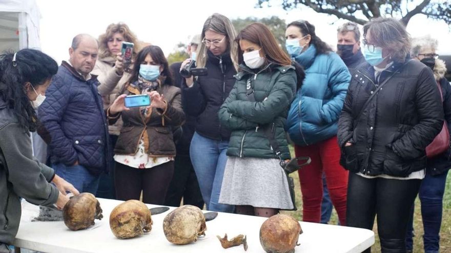 Extremadura elabora un mapa con más de 200 fosas de represaliados de la Guerra Civil y el franquismo