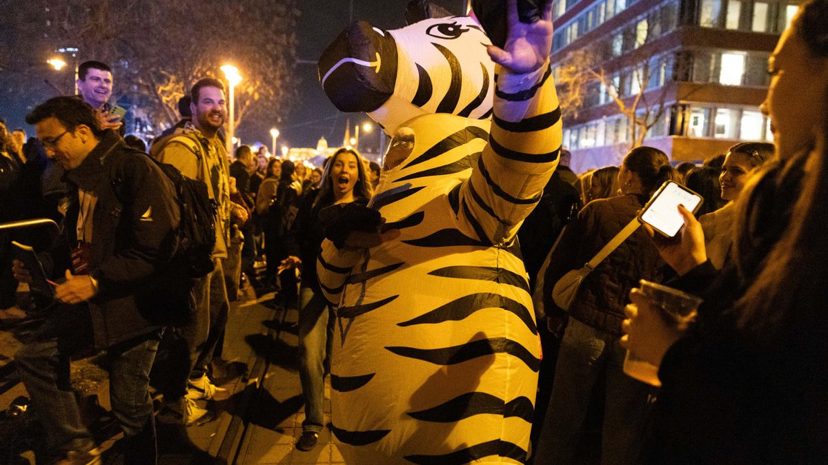 La derrota histórica de Orbán desata una gran fiesta en Budapest: "Es más importante que la transición a la democracia en 1989"