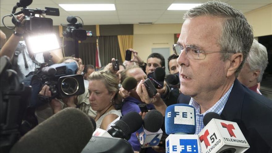 Bush defiende la vía legal para los indocumentados y rechaza la línea dura de Trump