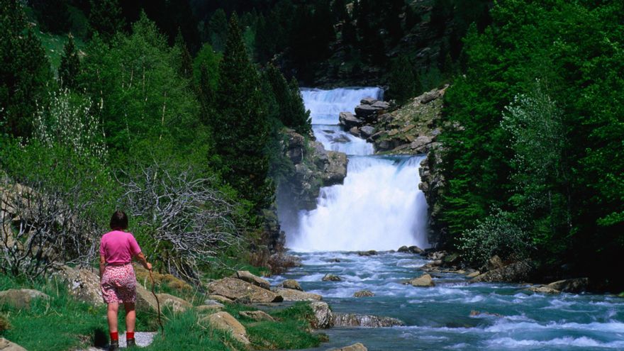 Una ruta de senderismo por las cascadas de Ordesa, en los Pirineos