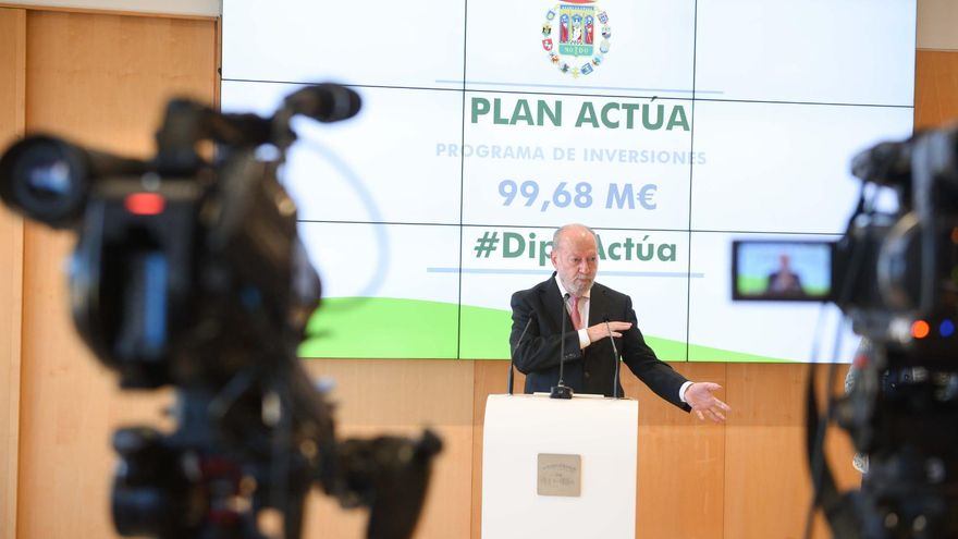 Villalobos seguirá en la Diputación de Sevilla tras capear todas las tormentas