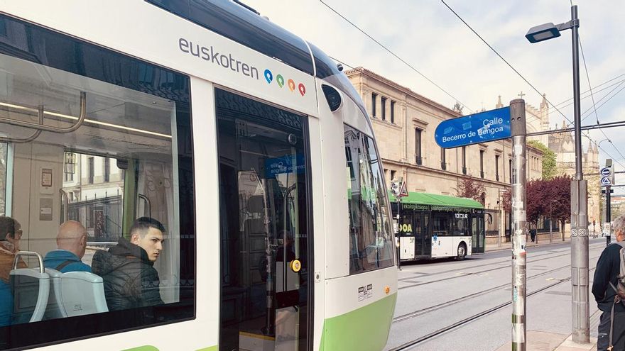 Cortado desde el sábado hasta septiembre el tranvía en el centro de Vitoria por unas obras de mejora