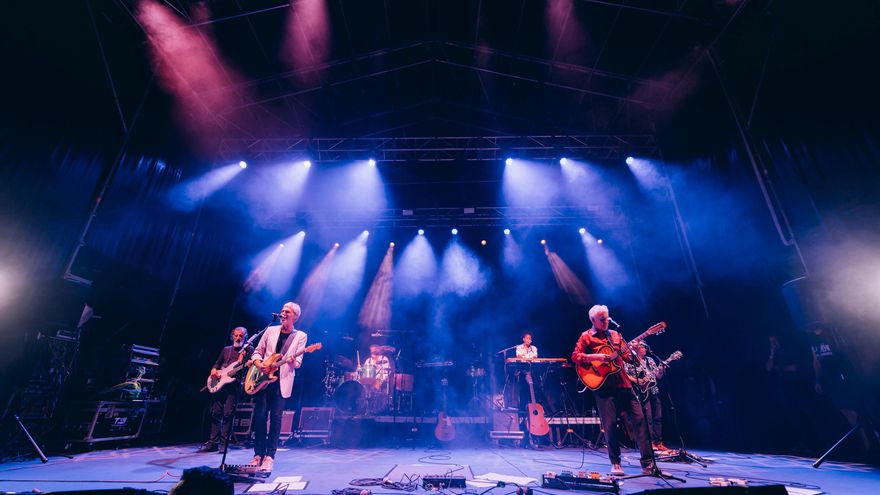 Ariel Rot y Kiko Veneno durante el concierto 'Un país para escucharlo' en València durante el Festival de elDiario.es.
