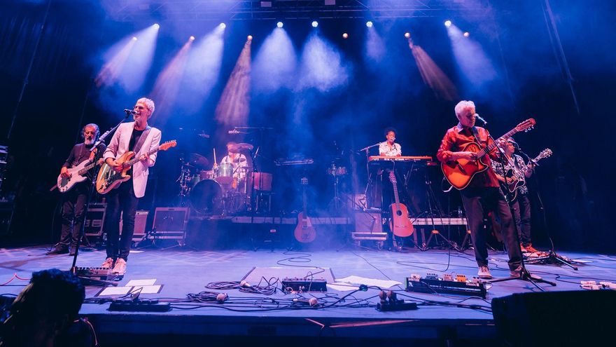 Ariel Rot y Kiko Veneno durante el concierto 'Un país para escucharlo' en València durante el Festival de elDiario.es.