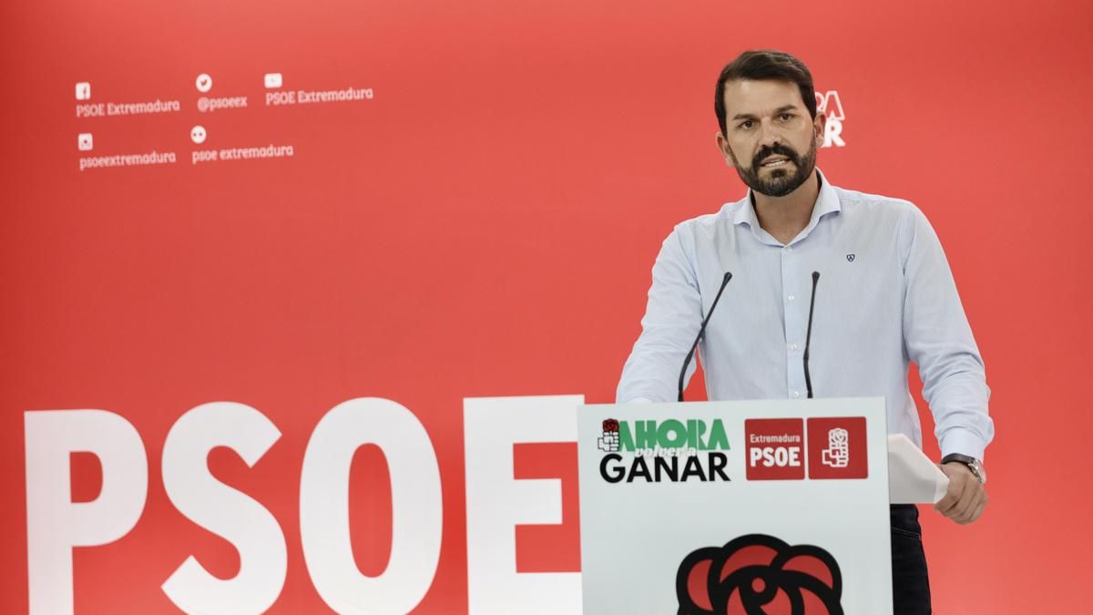 Cotrina critica que Guardiola gobierne Extremadura "a golpe de sonrisa": "Se necesitan respuestas, rigor y empatía"