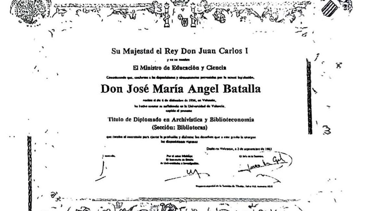 El título presuntamente falsificado que se encontraba en el expediente de la Diputación de Valencia de José María Ángel Batalla.