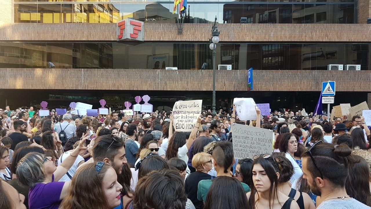 Manifestación en Valencia contra la puesta en libertad de la manada
