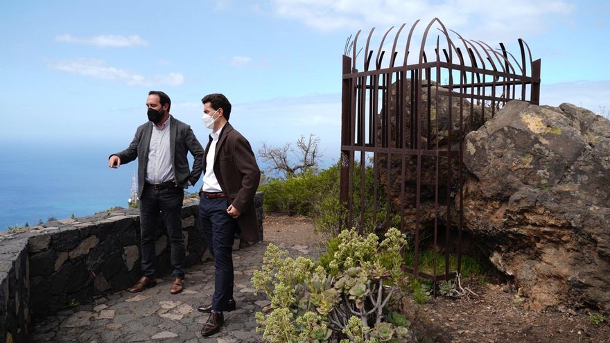 El "esperpéntico" caso del director general de Turismo de Canarias desautorizado por la Consejería por su "absoluto descontento" con él