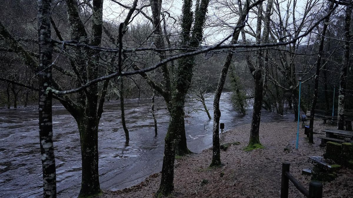 Galicia afronta una nueva jornada de vientos y fuertes lluvias con tres ríos al límite