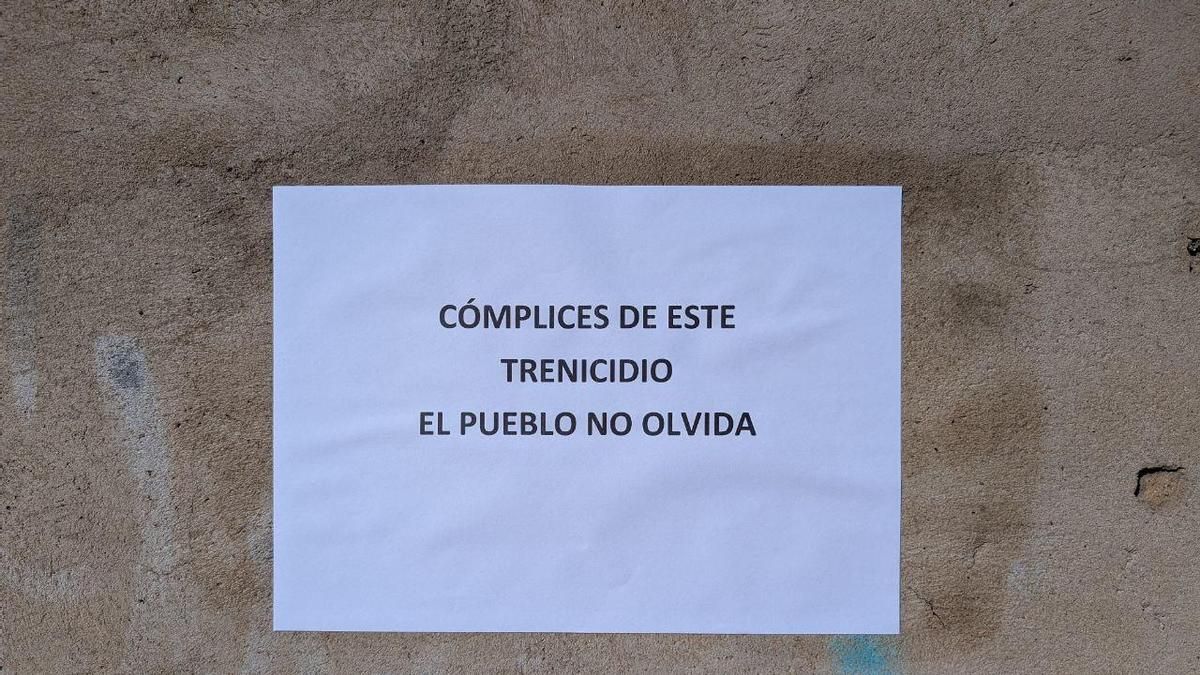 Manifestación contra el enterramiento de las vías de la línea de Feve en León capital. 