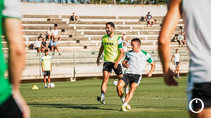 La ausencia de Kevin Medina y el susto de Rubén Alves marcan el inicio de semana del Córdoba CF