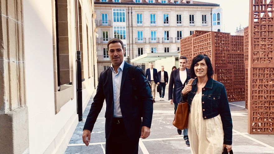 El lehendakari Pradales reúne en el Parlamento a los consejeros del PNV en el Gobierno vasco