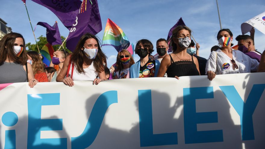 Las ministras de Unidas Podemos Ione Belarra, Irene Montero, Yolanda Díaz en la manifestación por el Orgullo 2021 en Madrid
