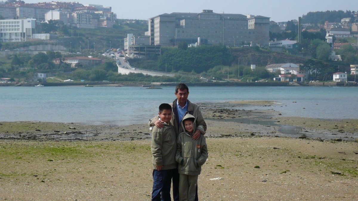 Roberto Cid, de pequeño, junto a su hermano Fernando y su padre Roberto, en México.