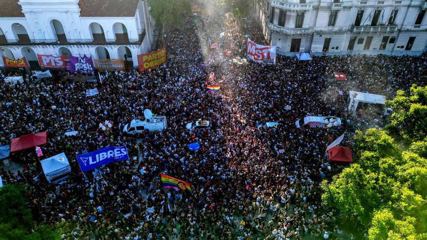 La orgullosa rebelión de la diversidad: miles de personas marcharon contra los discursos de odio del Presidente