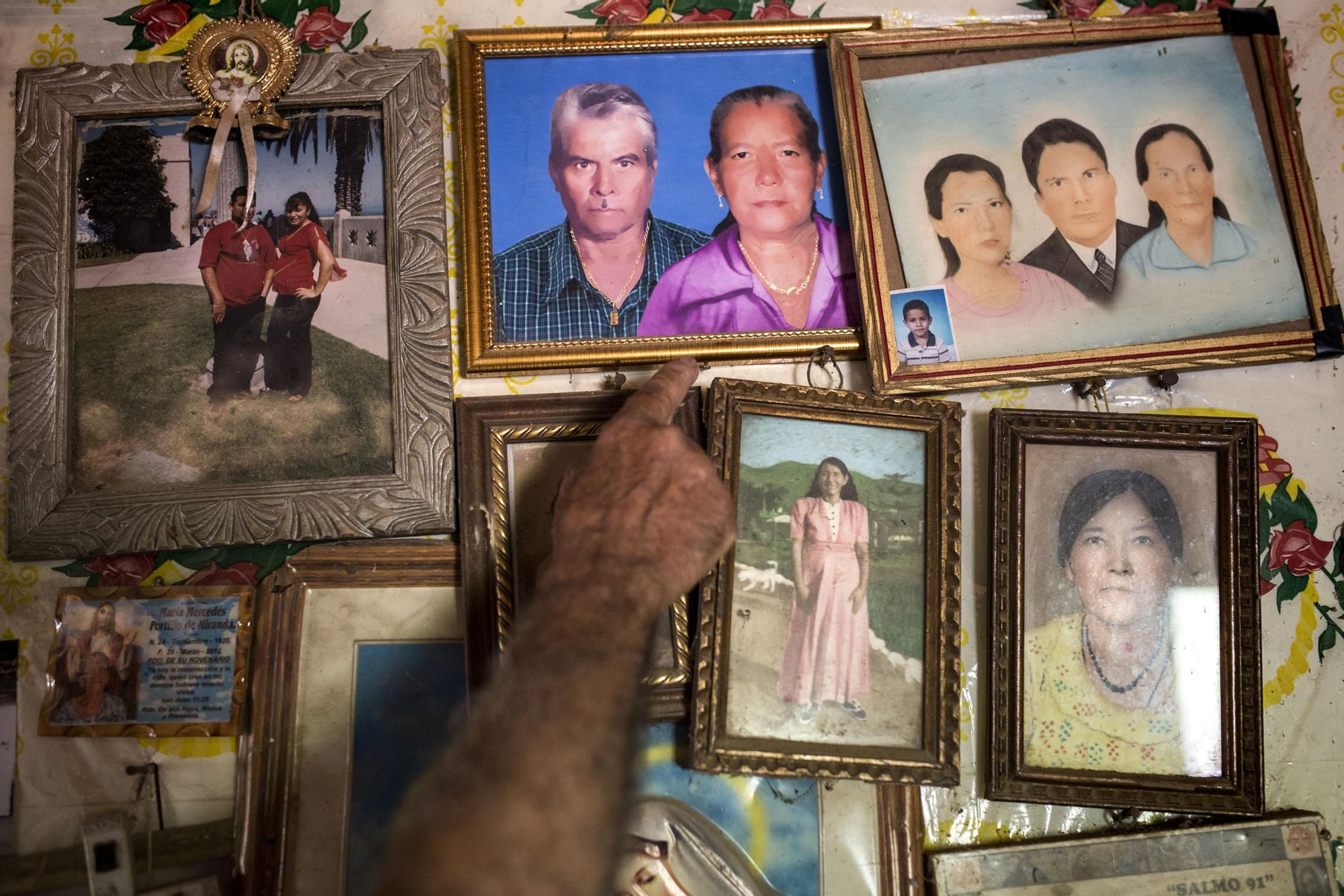Susana Velasco sufrió un derrame cerebral que le causó la muerte cuando unos mineros le amenazaron violentamente con sus herramientas. En la lucha contra las industrias mineras en El Salvador, los campesinos cortaban continuamente el acceso de los mineros a sus tierras. Eso conllevó amenazas, desapariciones y varios asesinatos. En marzo de 2017 se aprobó una ley en El Salvador que prohíbe la industria minera metálica en su territorio.