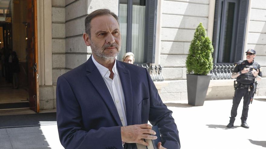 The National Court agrees to investigate the cash payments of the PSOE to Ábalos and Koldo García