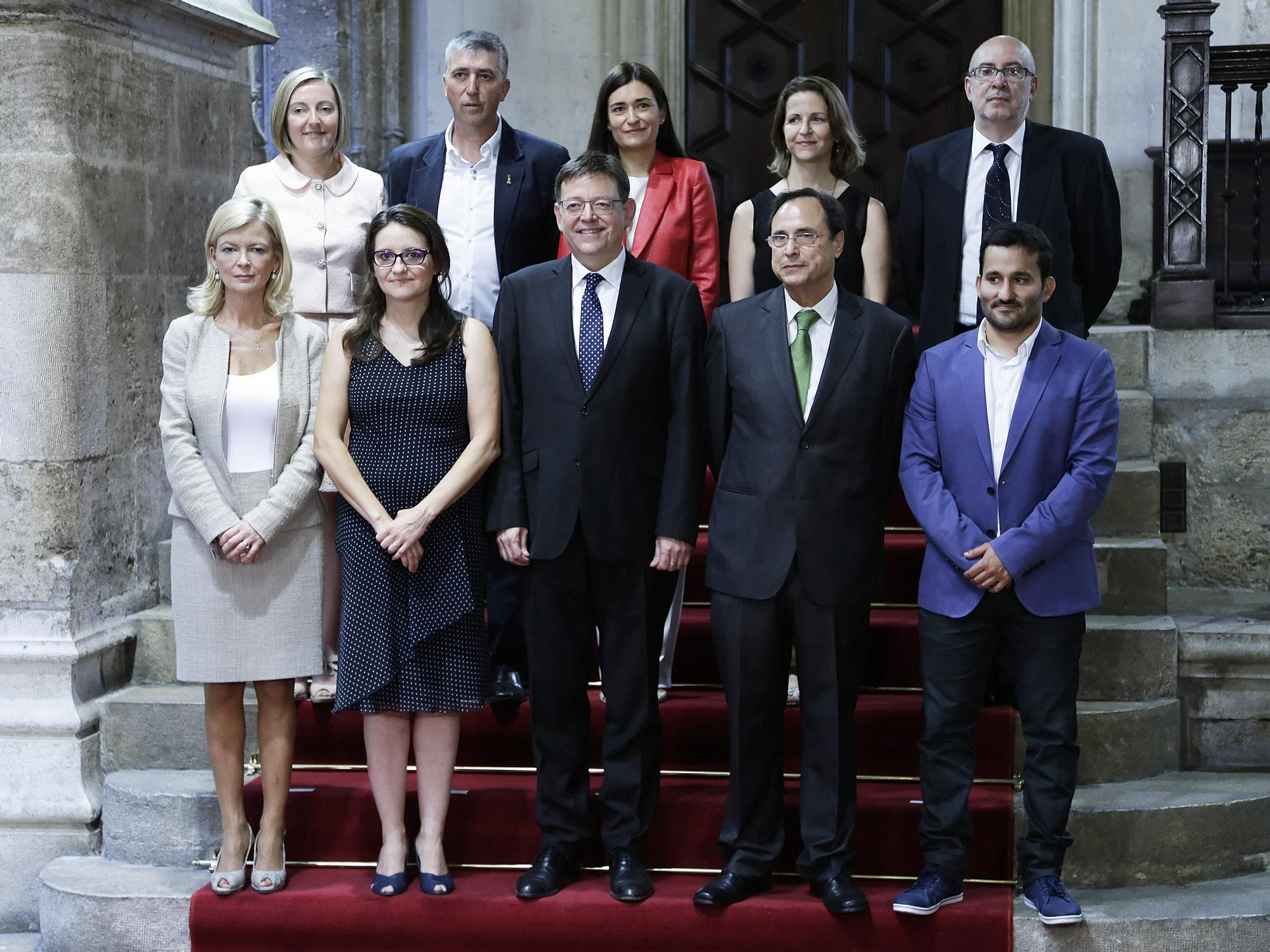 El president Ximo Puig posa junto a los ocho consellers y la vicepresidenta del Consell