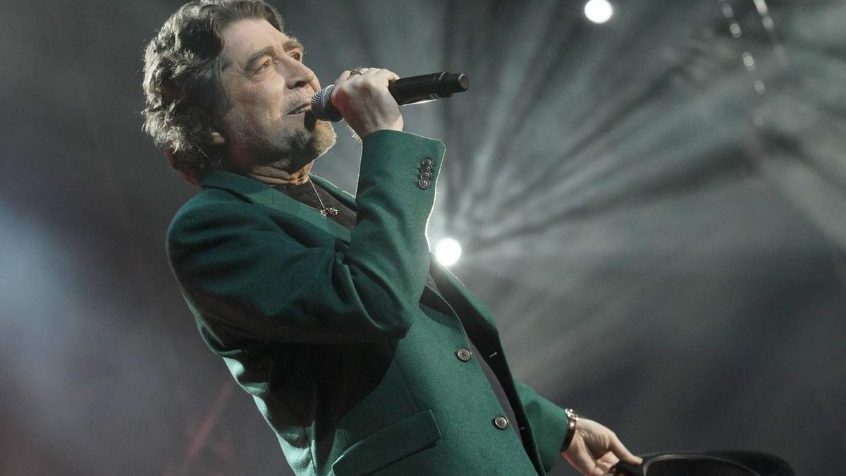 Joaquín Sabina y el especialista en trasplantes Ángel Salvatierra, Hijos Predilectos de Andalucía 2016