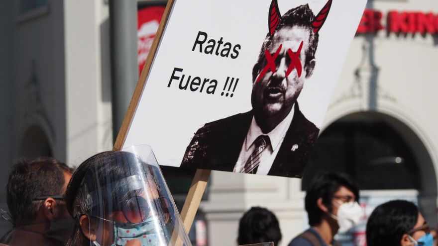 Manifestación celebrada en Lima en contra de la moción de censura contra el expresidente Martín Vizcarra.