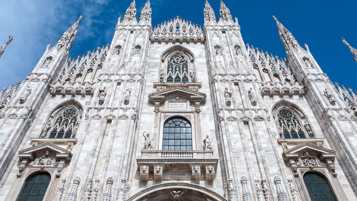 Extravagancia en piedra. Fachada principal del Duomo de Milán.