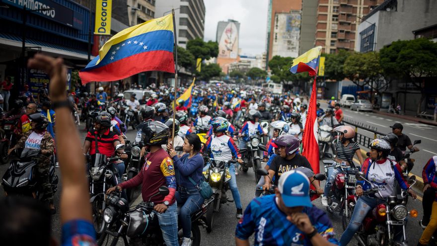 Miles de motoristas recorren Caracas en respaldo a Maduro y contra las "amenazas" de EEUU