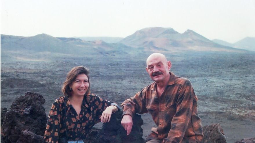 José Hierro y Yolanda Soler-Onís en Lanzarote en 1989