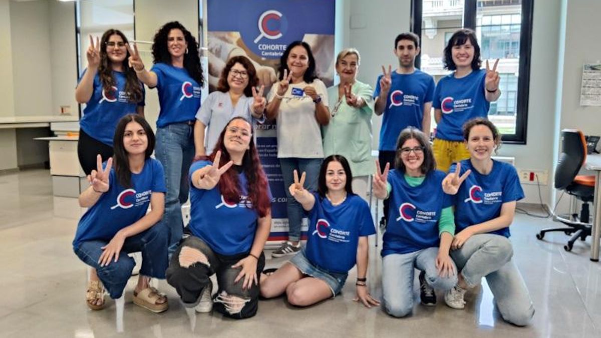 Imagen del equipo de Cohorte Cantabria junto a la participante 48.000