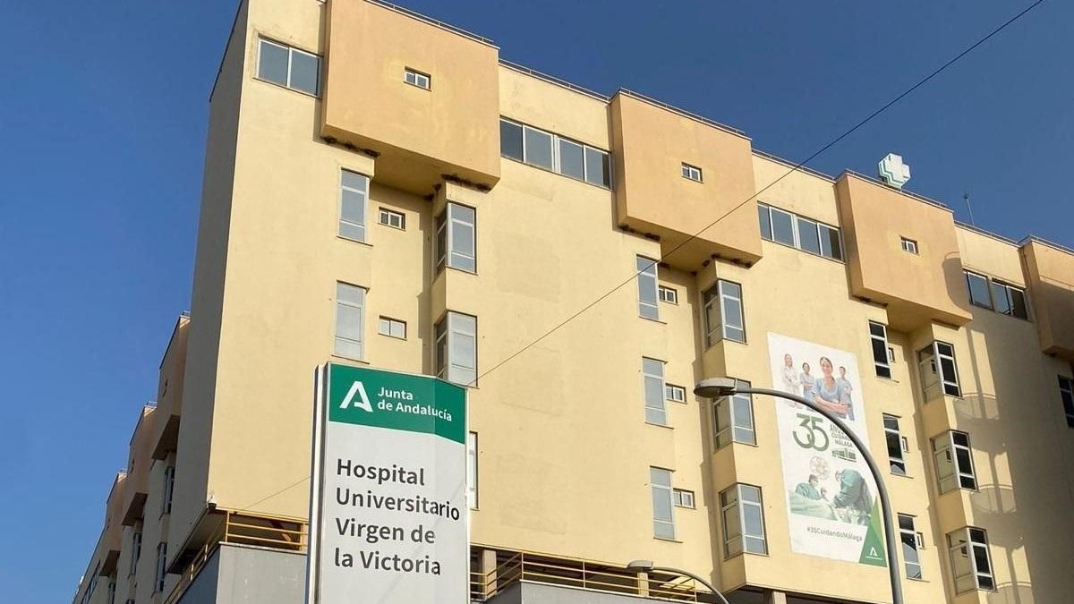 Once médicos de guardia de Málaga, atendidos en su hospital tras intoxicarse en la cafetería del propio centro