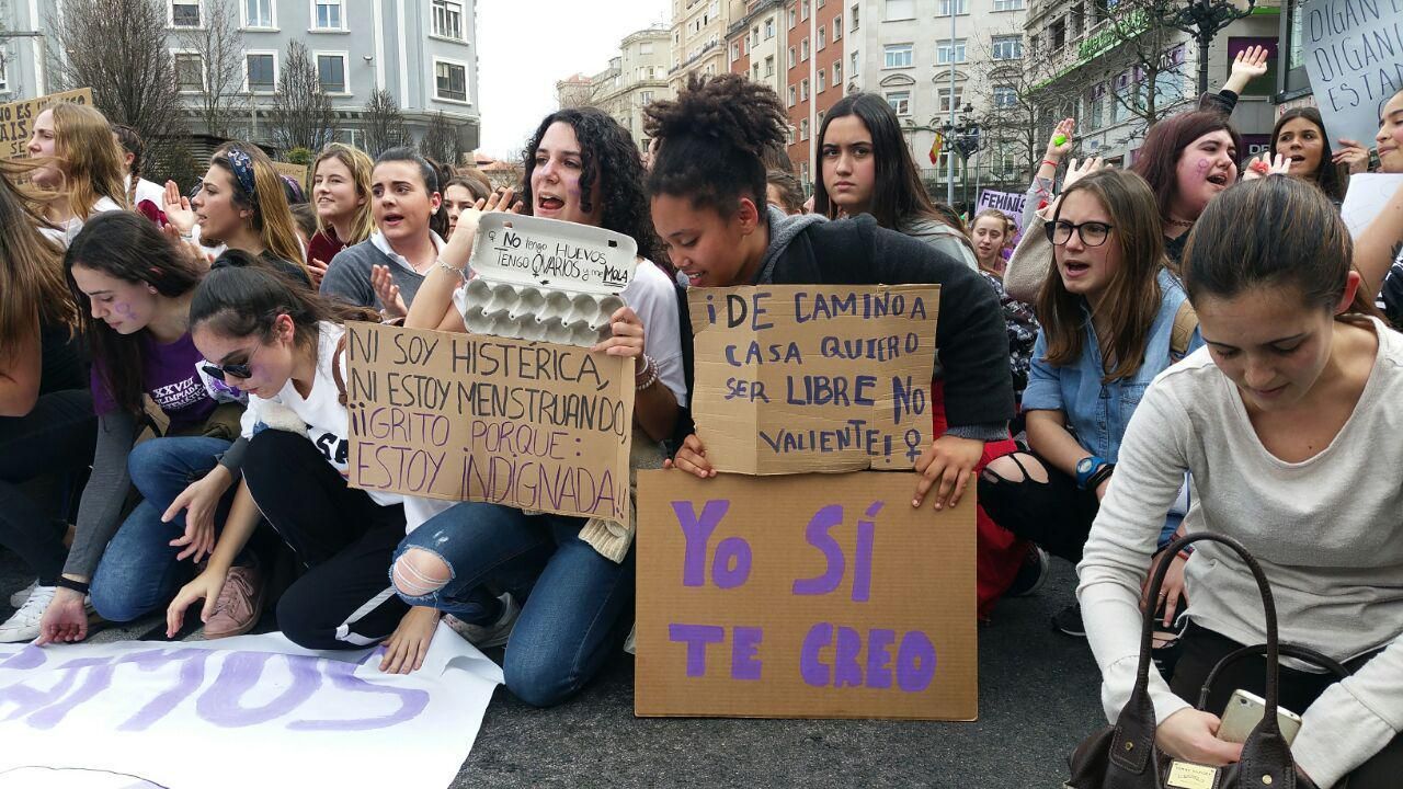 El pasacalles feminista de Santander ha estado integrado por miles de jóvenes. | LARO GARCÍA