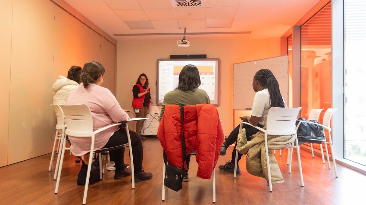 Más de la mitad de las mujeres víctimas de violencia que participan en itinerarios de Cruz Roja encuentran trabajo