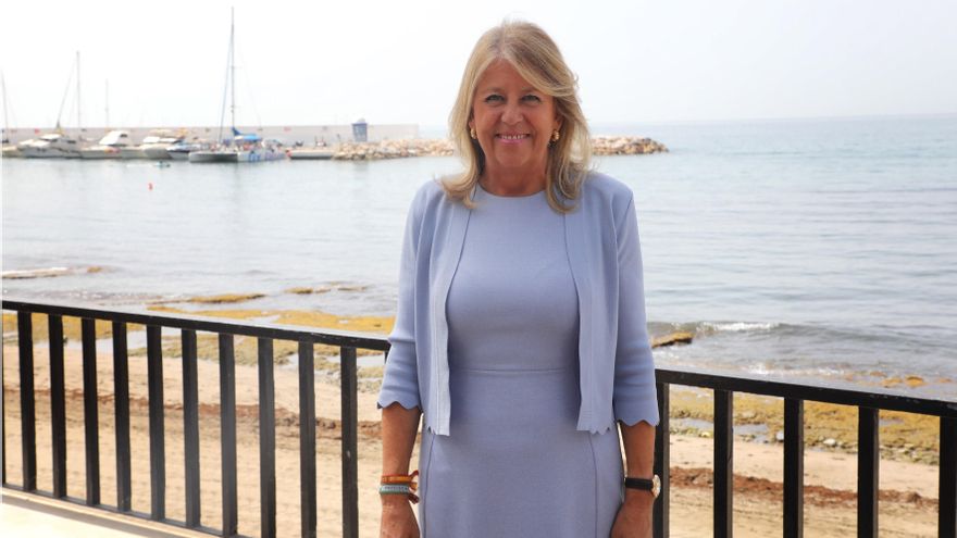 La alcaldesa de Marbella asegura que Moreno no le ha pedido explicaciones por la trama en la que se investiga a su marido