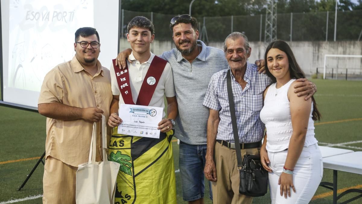Homenaje a alumnos de Las Palmeras tras graduarse