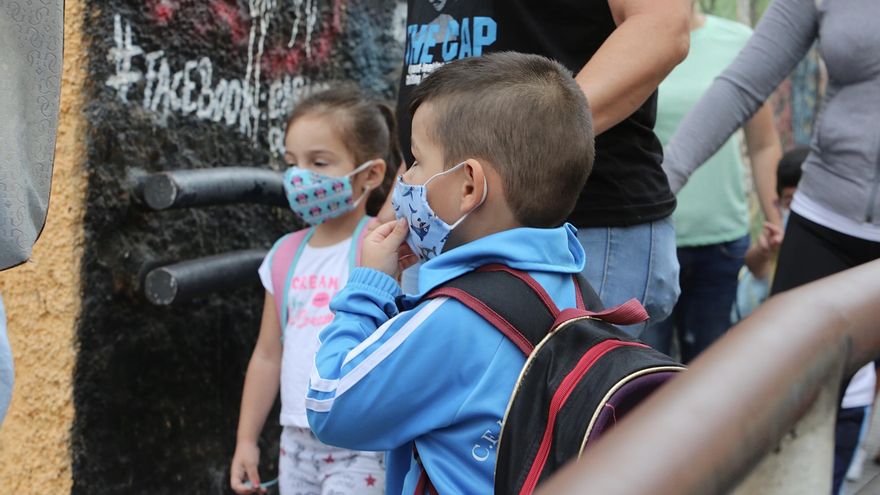 Alumnos del CEIP León y Castillo de La Isleta, en el primer día de clases