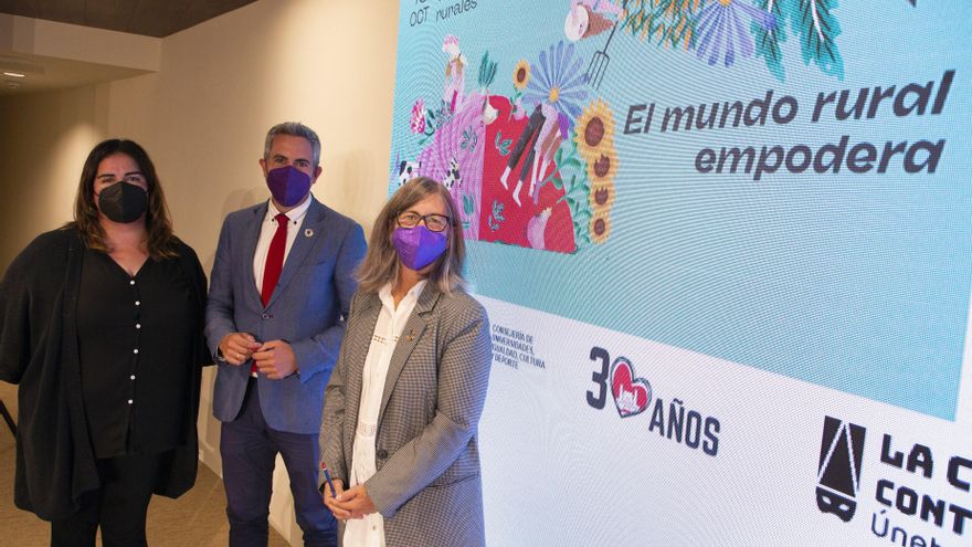 El vicepresidente y consejero de Universidades, Igualdad, Cultura y Deporte, Pablo Zuloaga, presenta el programa de actos del Día Internacional de la Mujer Rural