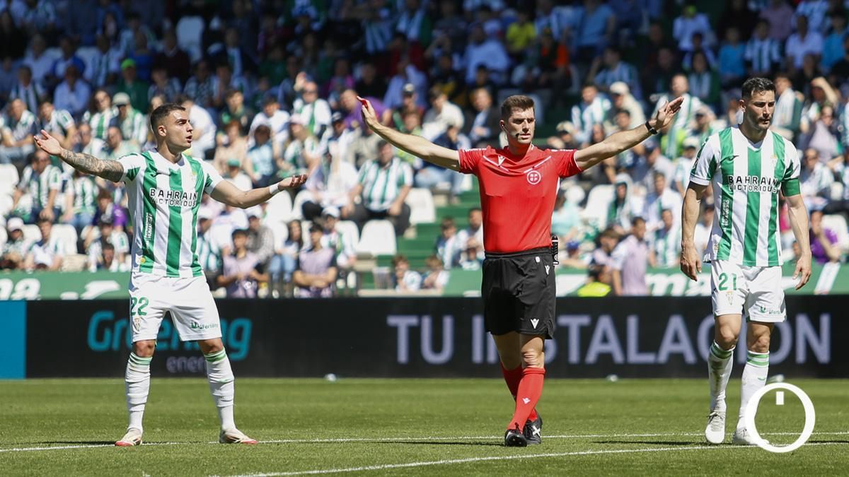 Moreno Aragón, durante el Córdoba-Elche de la 24/25