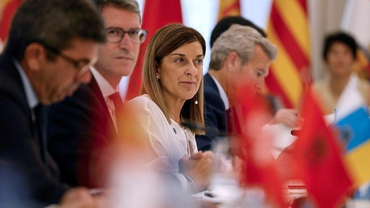 Buruaga asegura que Sánchez está a "tapar escándalos" tras una "réplica exacta" de la cumbre en Santander